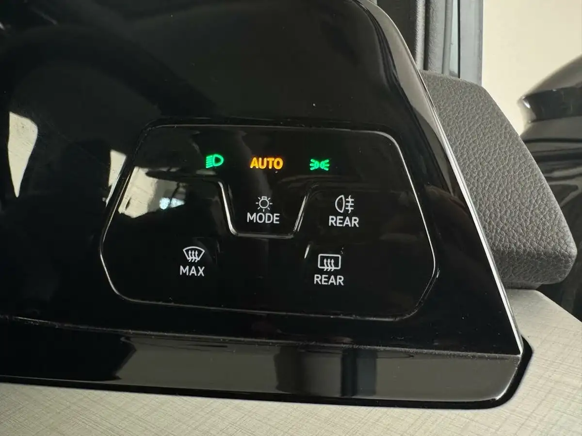 2021-volkswagen-golf-10-tsi-life-estate-big-15