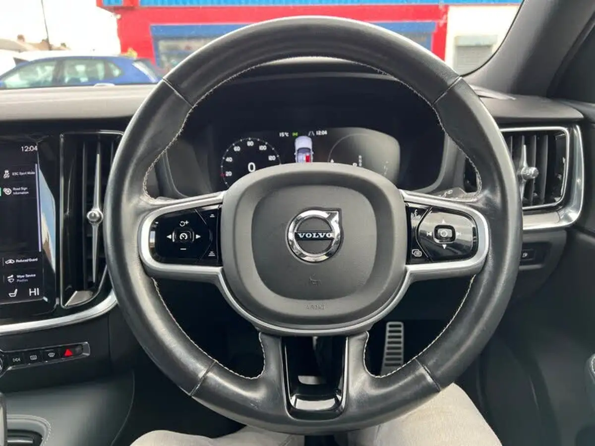 2021-volvo-v60-20-t6-r-design-340bhp-big-64