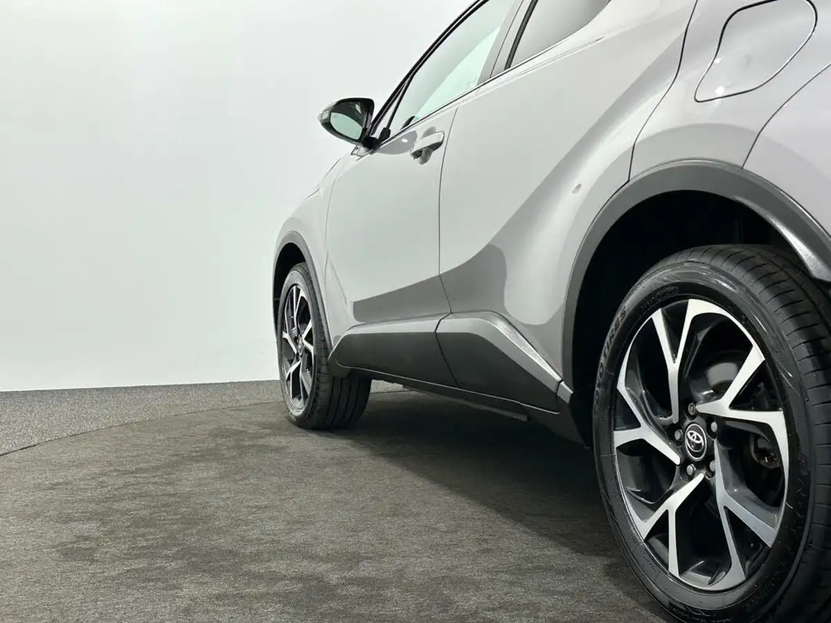 2018-toyota-c-hr-12-dynamic-big-46