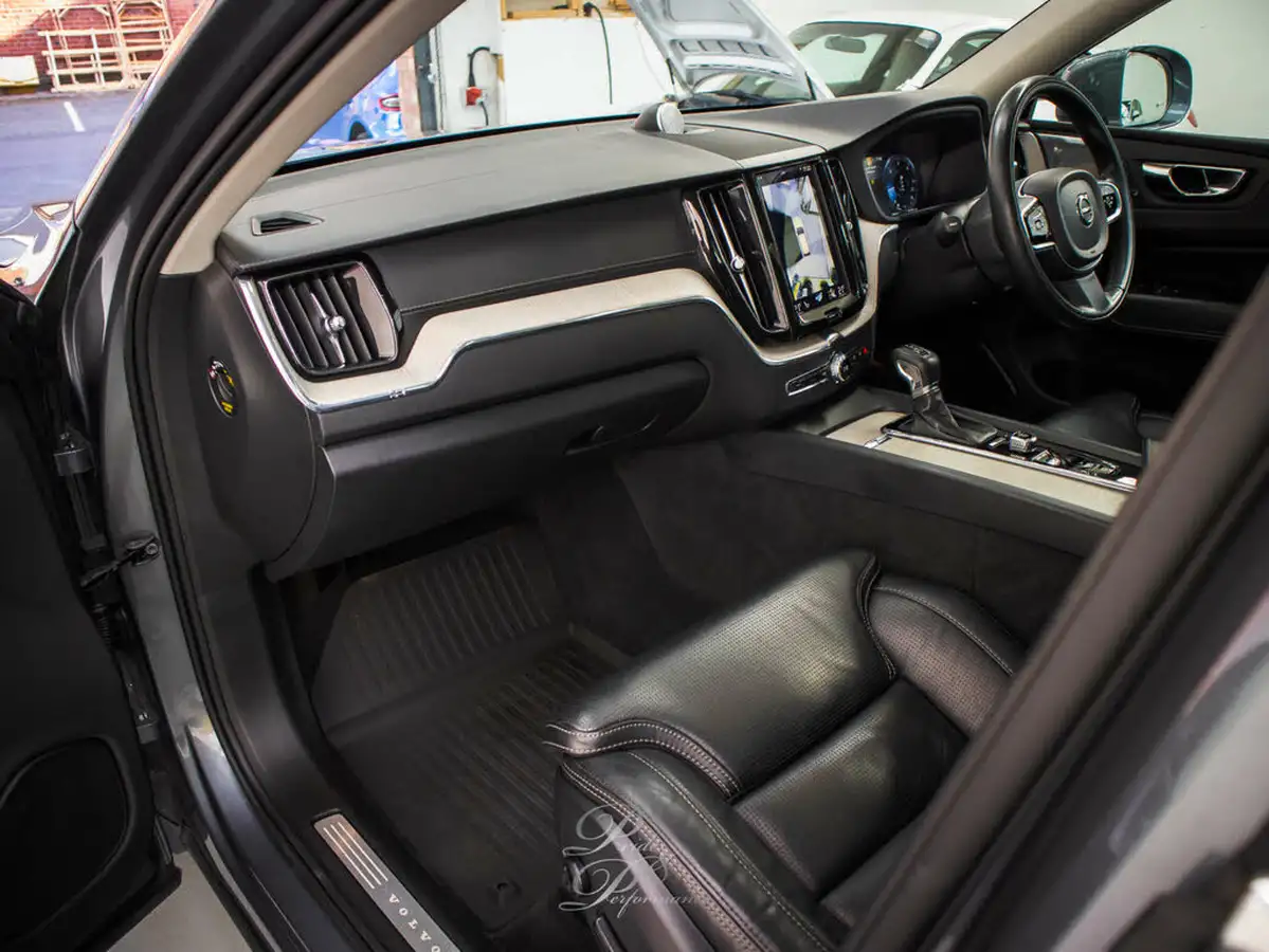 2018-volvo-xc60-20td-d5-inscription-pro-powerpulse-4x4-big-23