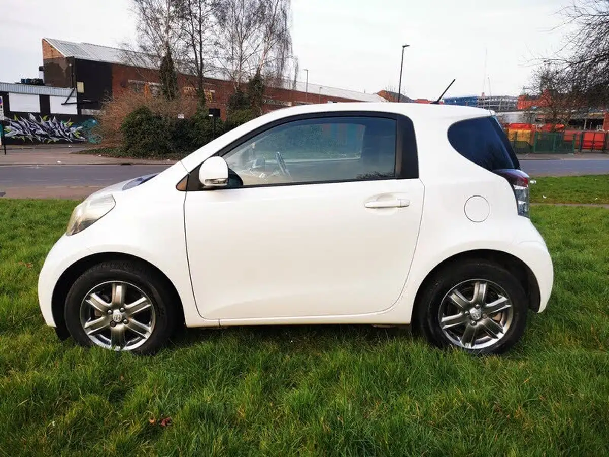 2010-toyota-iq-10-2-multidrive-big-4