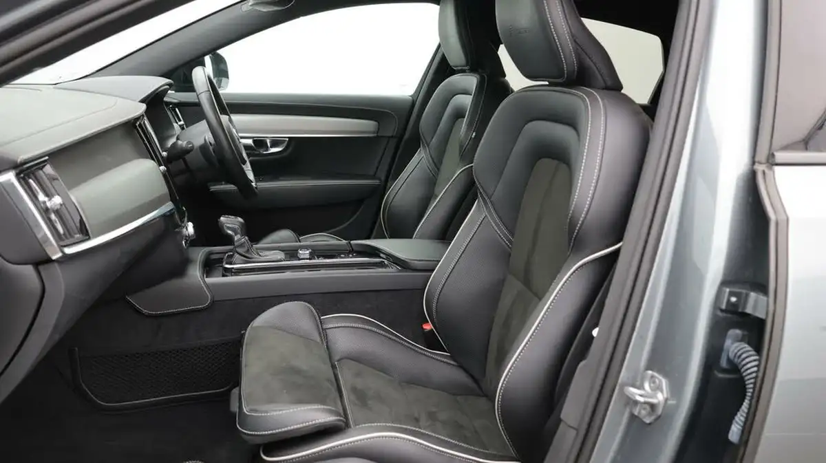 2020-volvo-s60-20-b5-r-design-big-14