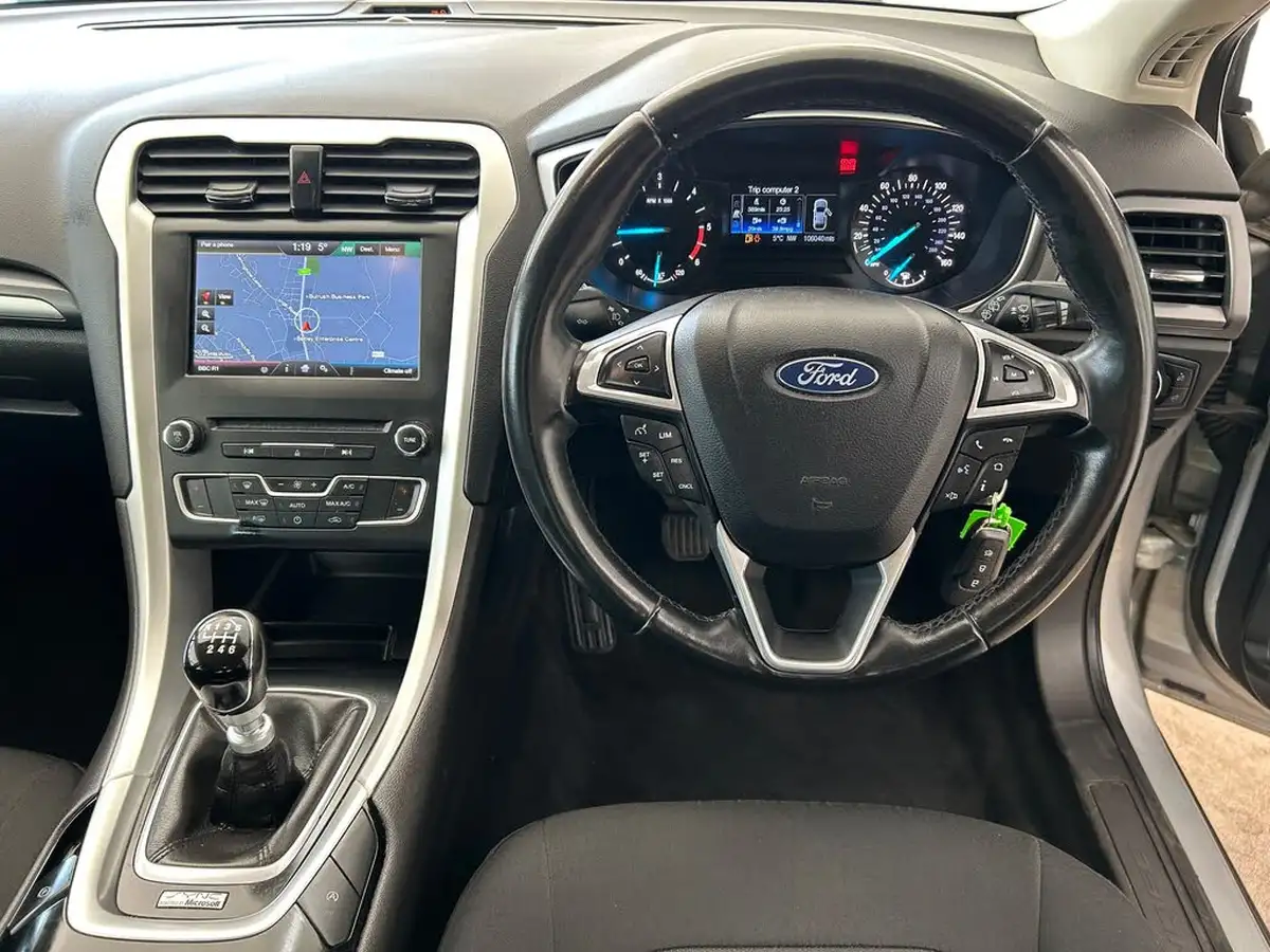 2015-ford-mondeo-16tdci-style-hatchback-big-8