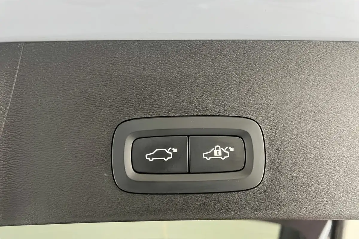 2024-volvo-xc40-20-b4-plus-big-20