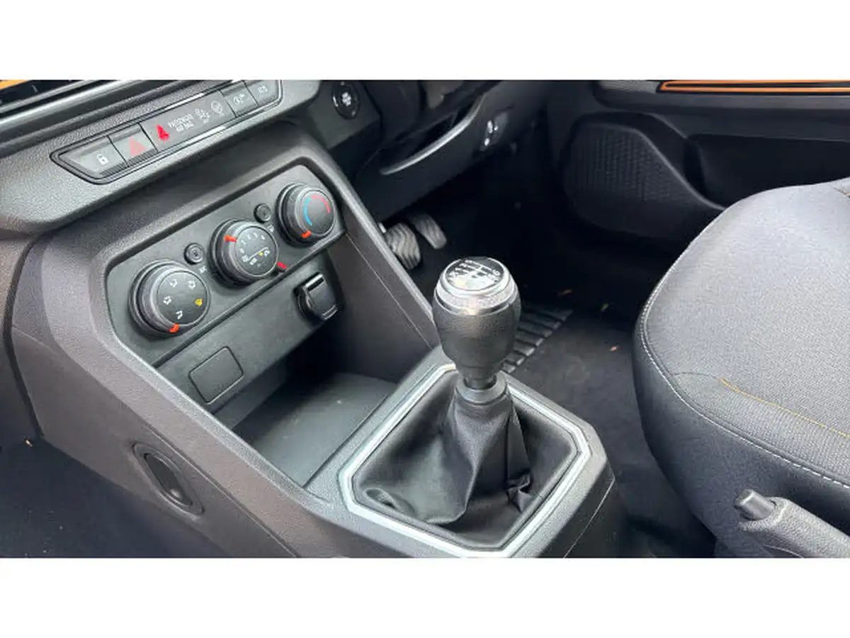 2022-dacia-sandero-stepway-10-tce-comfort-90bhp-big-12