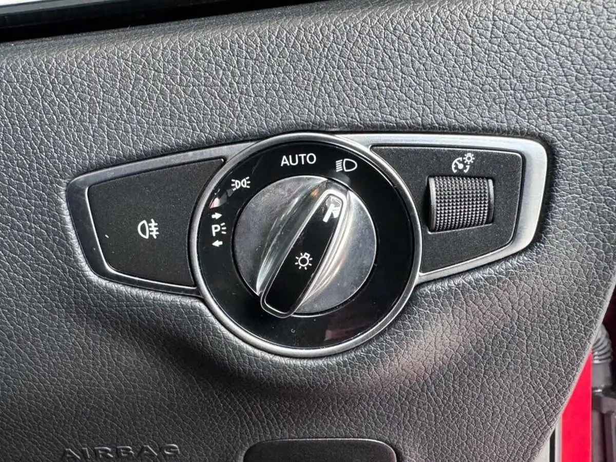 2020-mercedes-benz-e-class-20d-e300d-amg-line-edition-premium-plus-estate-5d-big-35
