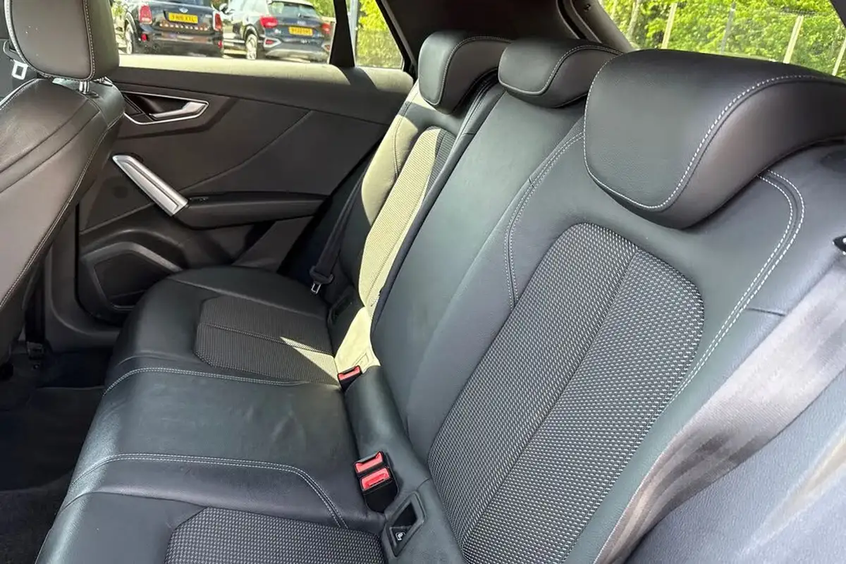 2022-audi-q2-15-35-tfsi-black-edition-s-tronic-big-18
