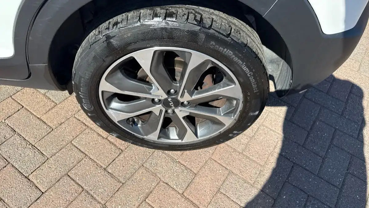2022-kia-stonic-10-t-gdi-connect-big-22