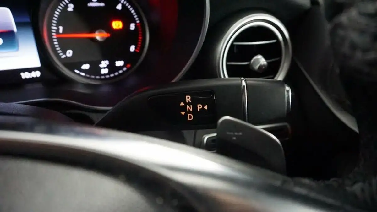 2015-mercedes-benz-c-class-21cdi-c220-amg-line-premiumss-saloon-4d-7g-tronic-plus-big-22