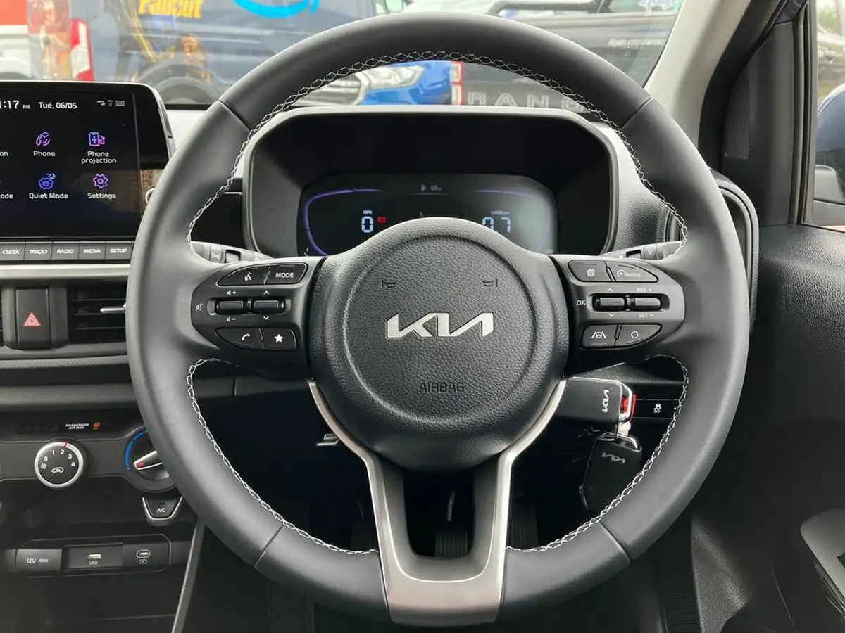 2025-kia-picanto-10-2-big-29