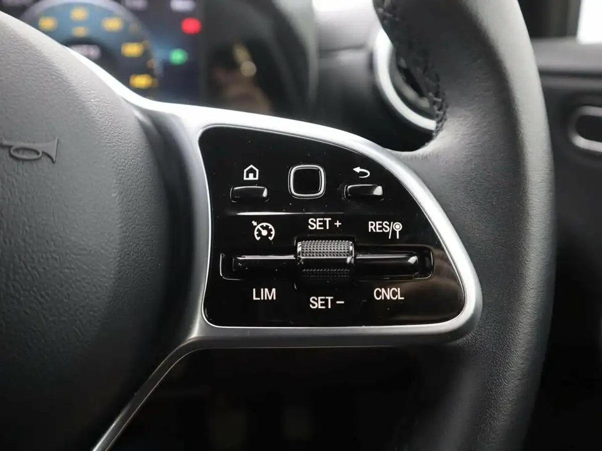 2021-mercedes-benz-a-class-20d-a180d-se-big-20
