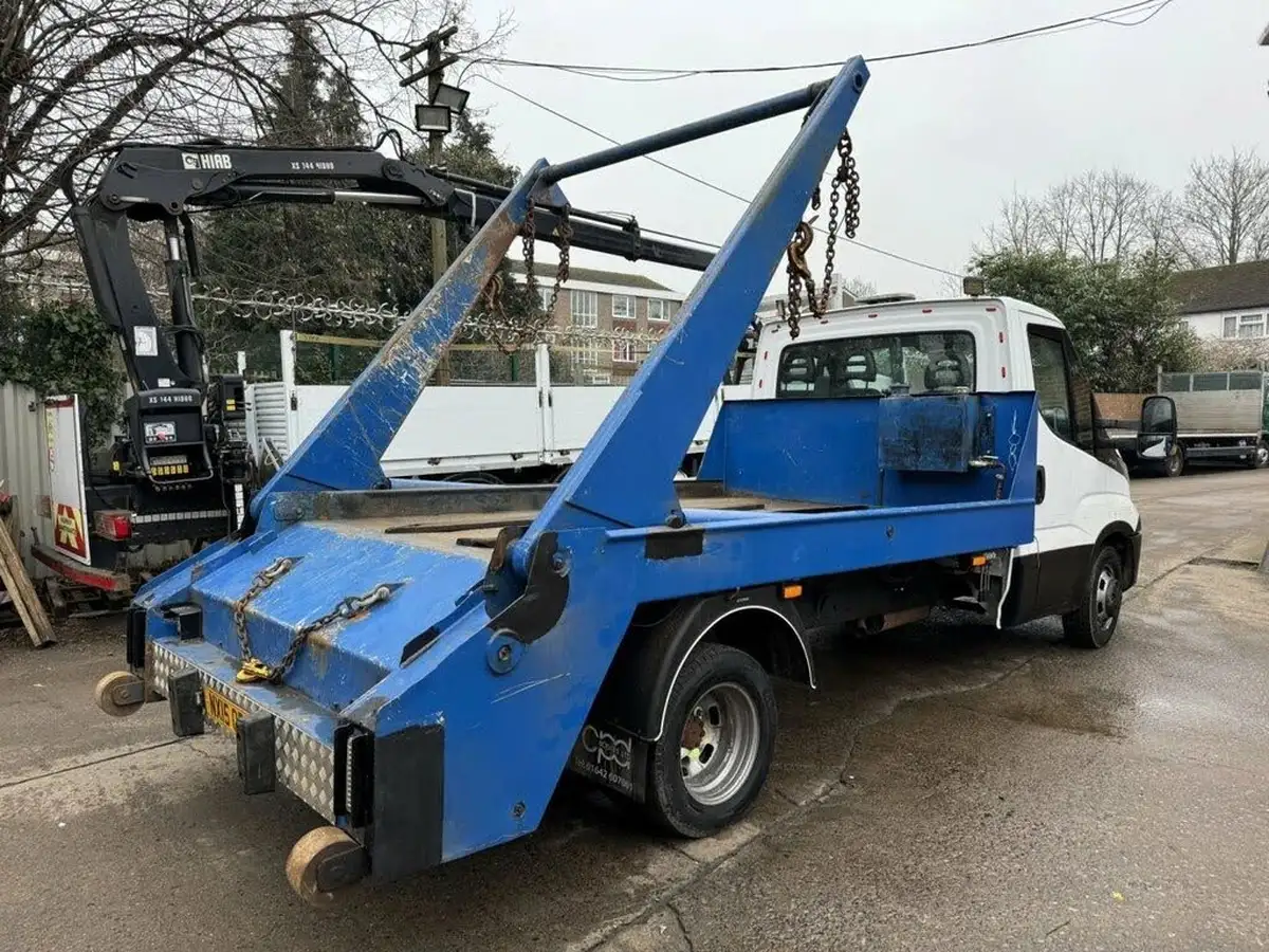 2015-iveco-daily-c-class-23td-35c13-3750-chassis-cab-big-3