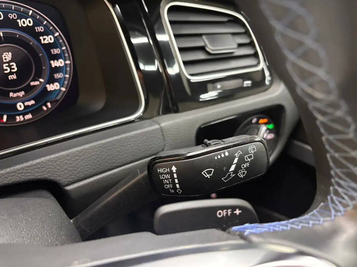 2017-volkswagen-golf-14-tsi-gte-ss-big-40