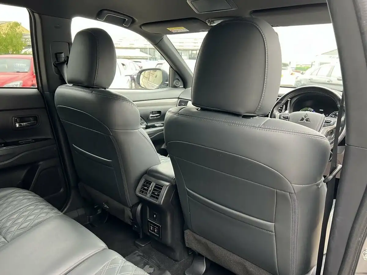 2018-mitsubishi-outlander-24-5h-phev-big-19