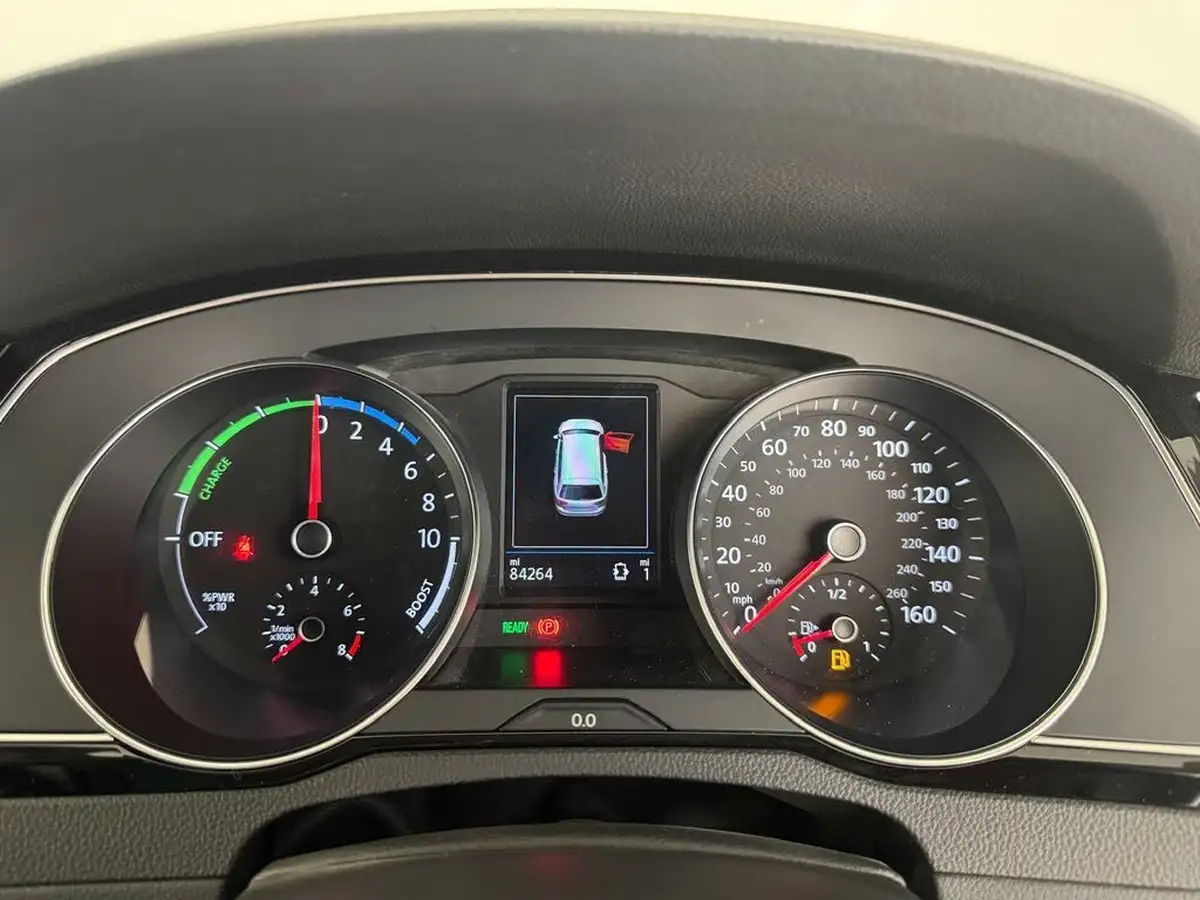 2022-volkswagen-passat-14-tsi-gte-estate-5d-big-44