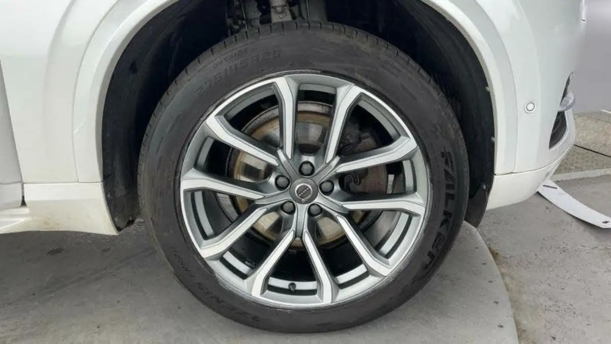 2017-volvo-xc90-20td-d5-inscription-auto-big-4