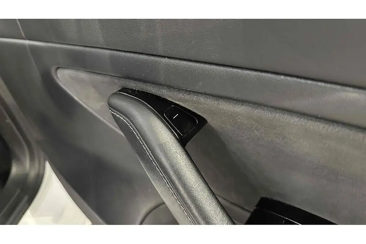 2020-tesla-model-3-e-performance-big-29