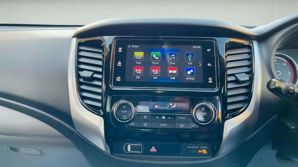 2019-mitsubishi-l200-24di-d-challenger-big-27