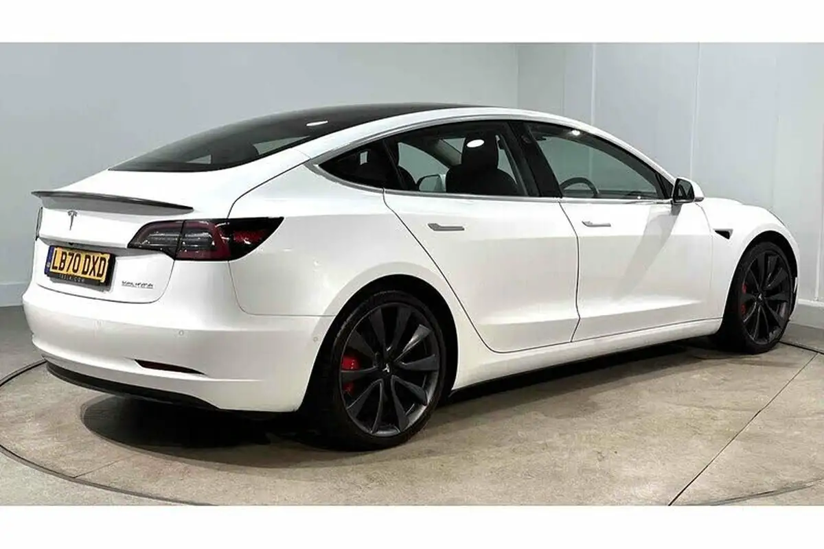 2020-tesla-model-3-e-performance-big-7