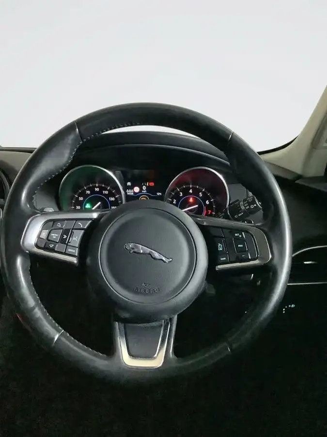 2017-jaguar-f-pace-20i-prestige-250ps-1997cc-big-15