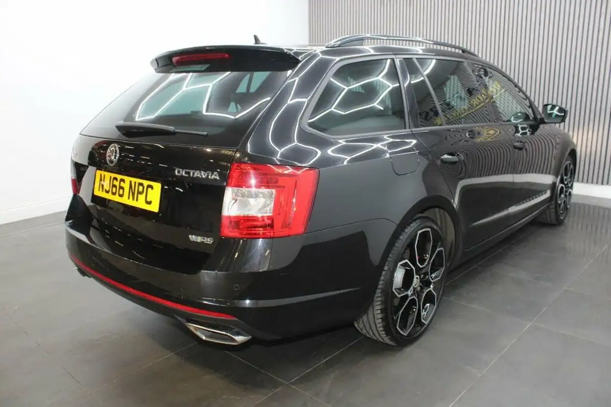 2016-skoda-octavia-20tdi-vrs-estate-big-6