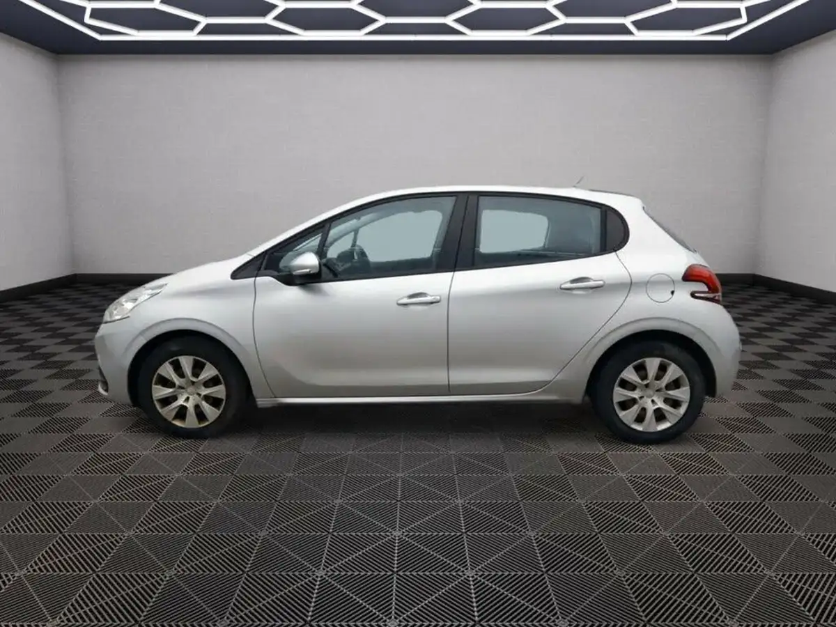 2015-peugeot-208-16bluehdi-access-ac-5d-big-5