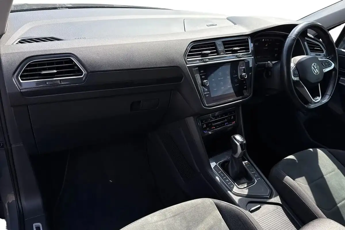2022-volkswagen-tiguan-15-tsi-elegance-big-14