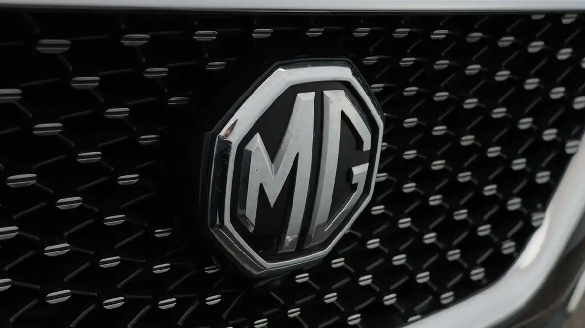 2022-mg-hs-15t-gdi-exclusive-162ps-big-24