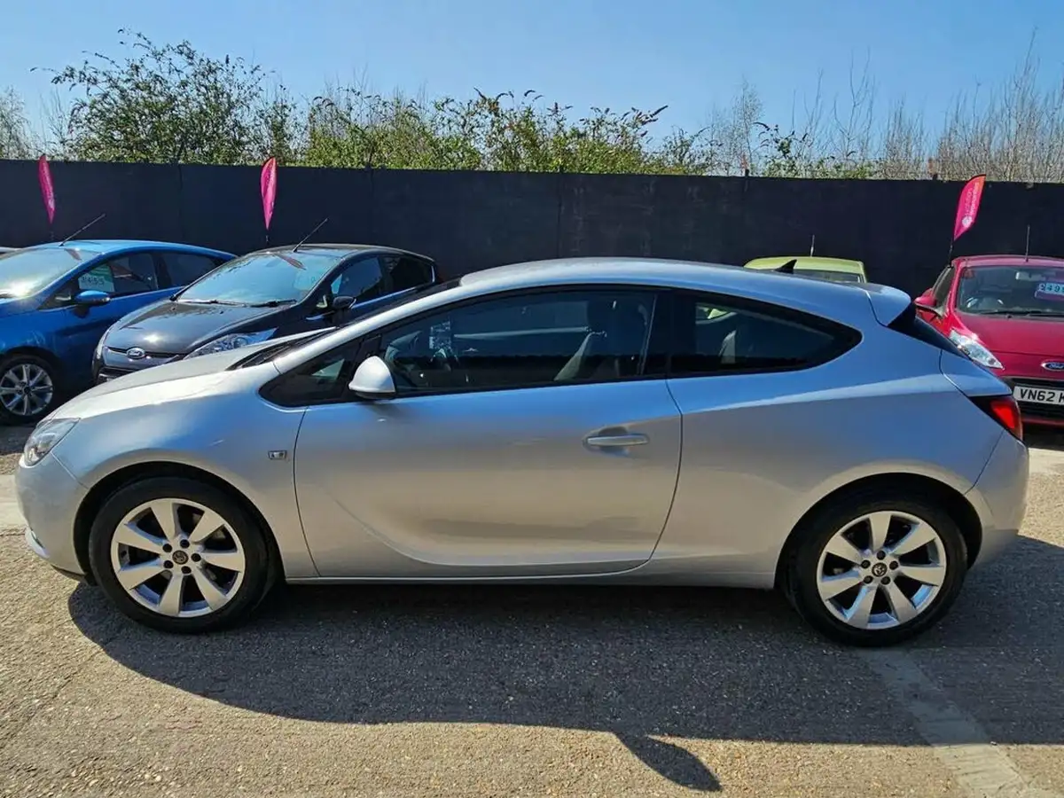 2013-vauxhall-astra-gtc-16-sport-16v-turbo-180ps-big-17