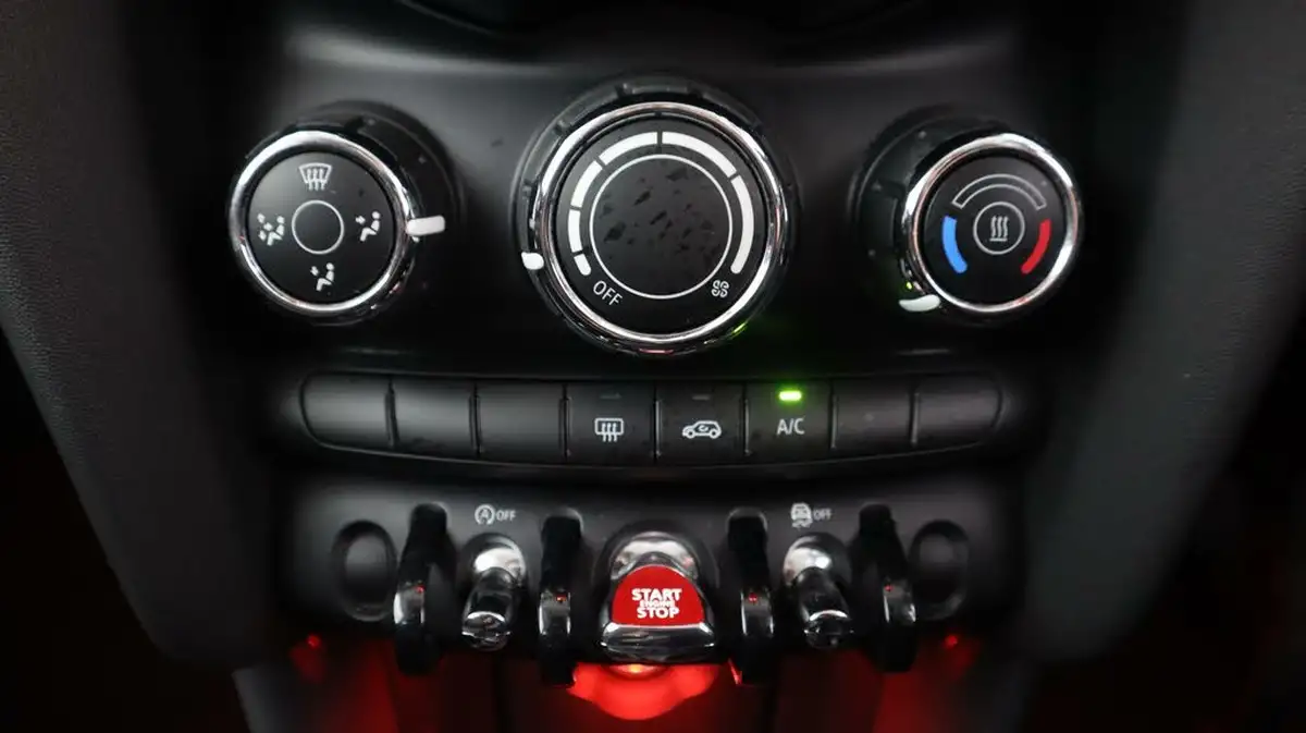 2019-mini-cooper-15-cooper-classic-hatchback-3d-big-11