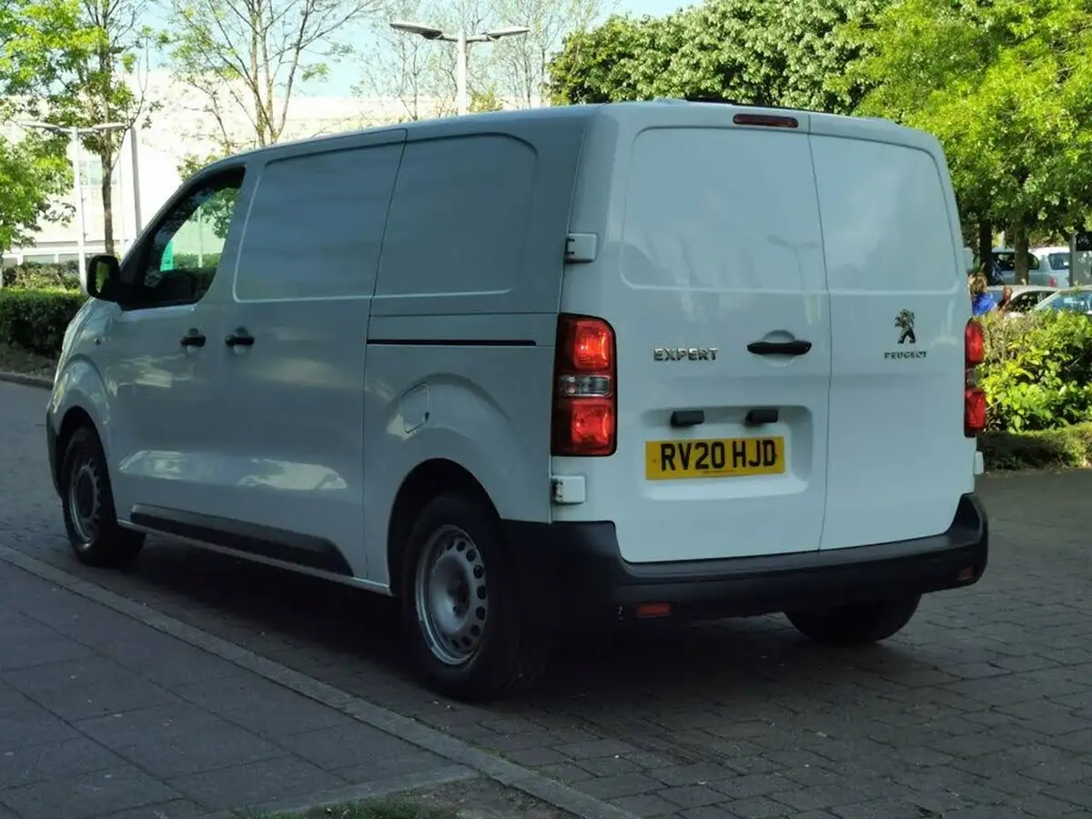 2020-peugeot-expert-15-bluehdi-professional-compact-1000-big-3