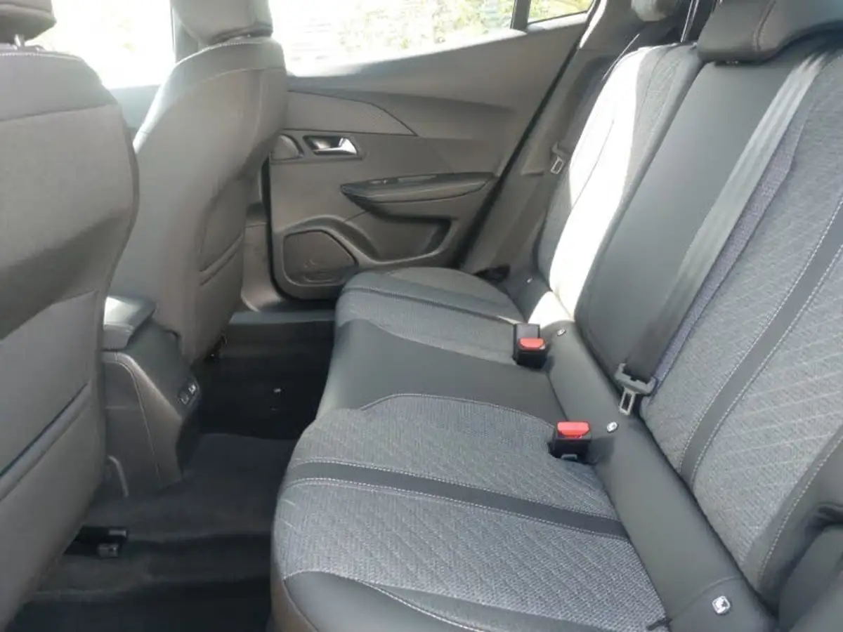 2025-peugeot-2008-suv-12-puretech-allure-130ps-big-5