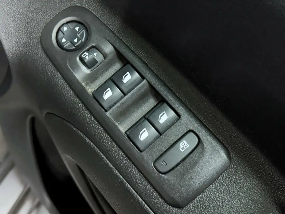 2020-vauxhall-combo-life-12i-elite-big-16
