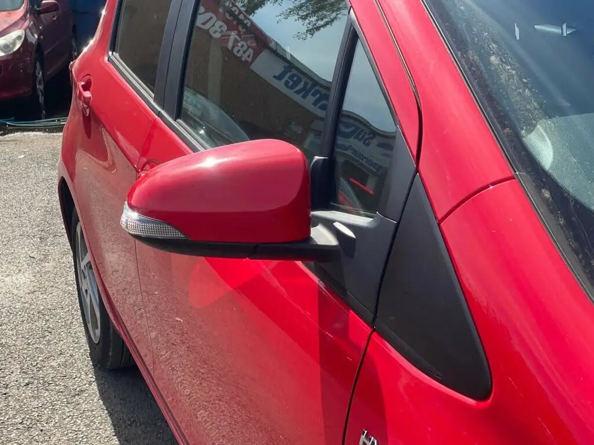 2017-toyota-yaris-15-vvt-i-icon-hybrid-big-33