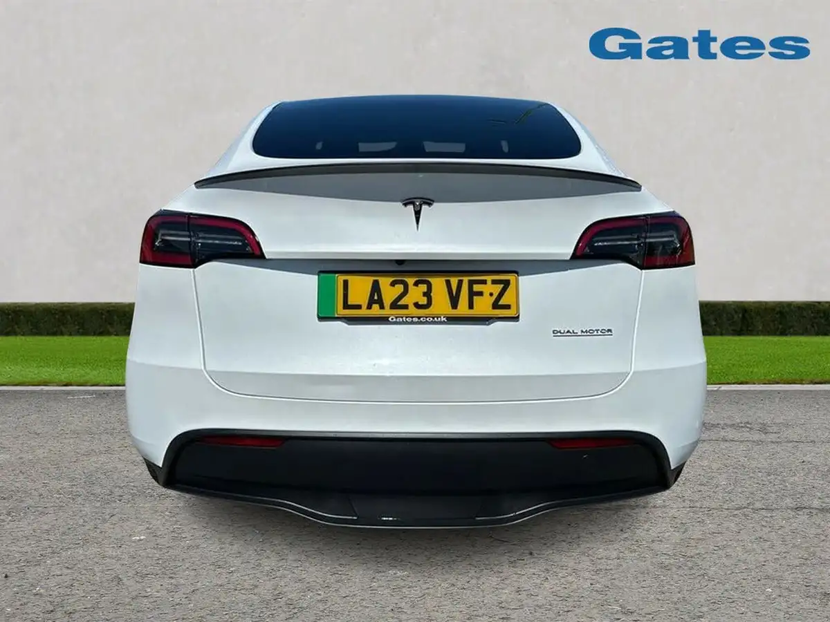 2023-tesla-model-y-e-performance-big-5