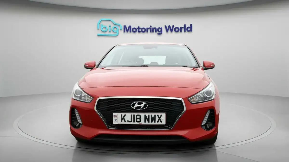 2018-hyundai-i30-16crdi-se-nav-109ps-blue-drive-isg-hatchback-1582cc-dct-big-1