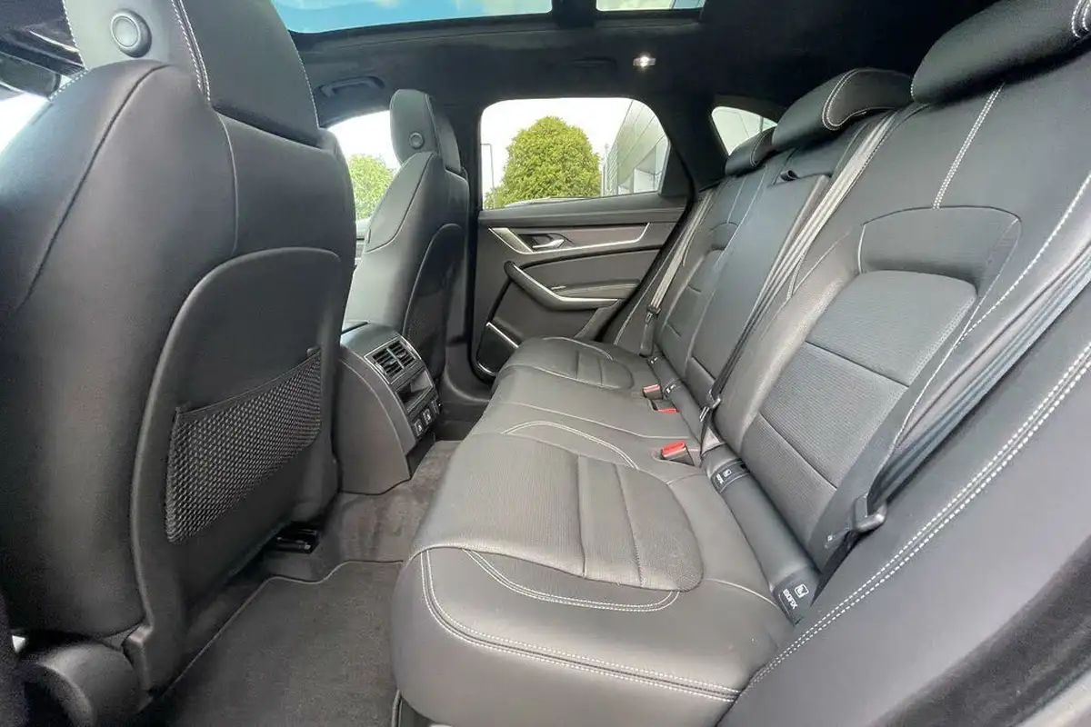 2024-jaguar-f-pace-20-d200-r-dynamic-hse-black-big-51