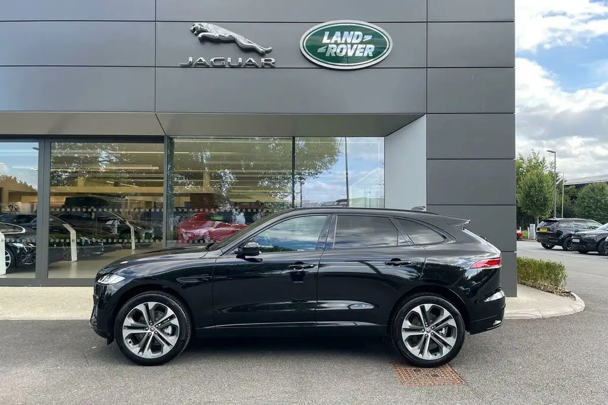 2024-jaguar-f-pace-20-d200-r-dynamic-hse-black-big-27