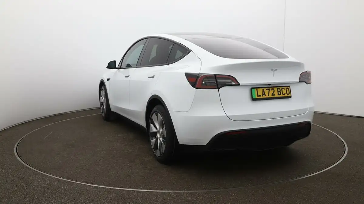2022-tesla-model-y-e-rwd-big-52