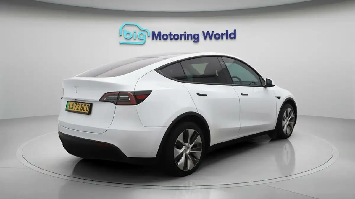 2022-tesla-model-y-e-rwd-big-7