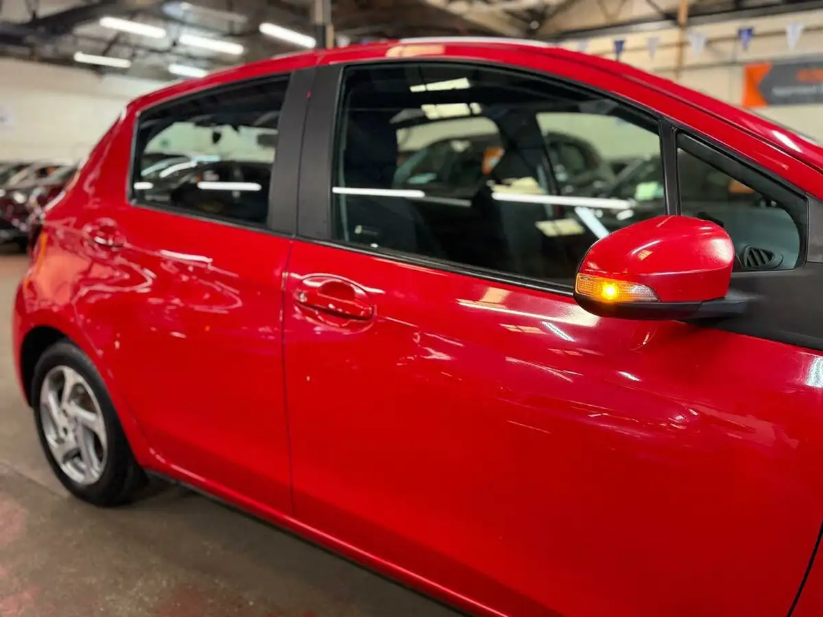 2015-toyota-yaris-15-vvt-i-icon-hybrid-big-8