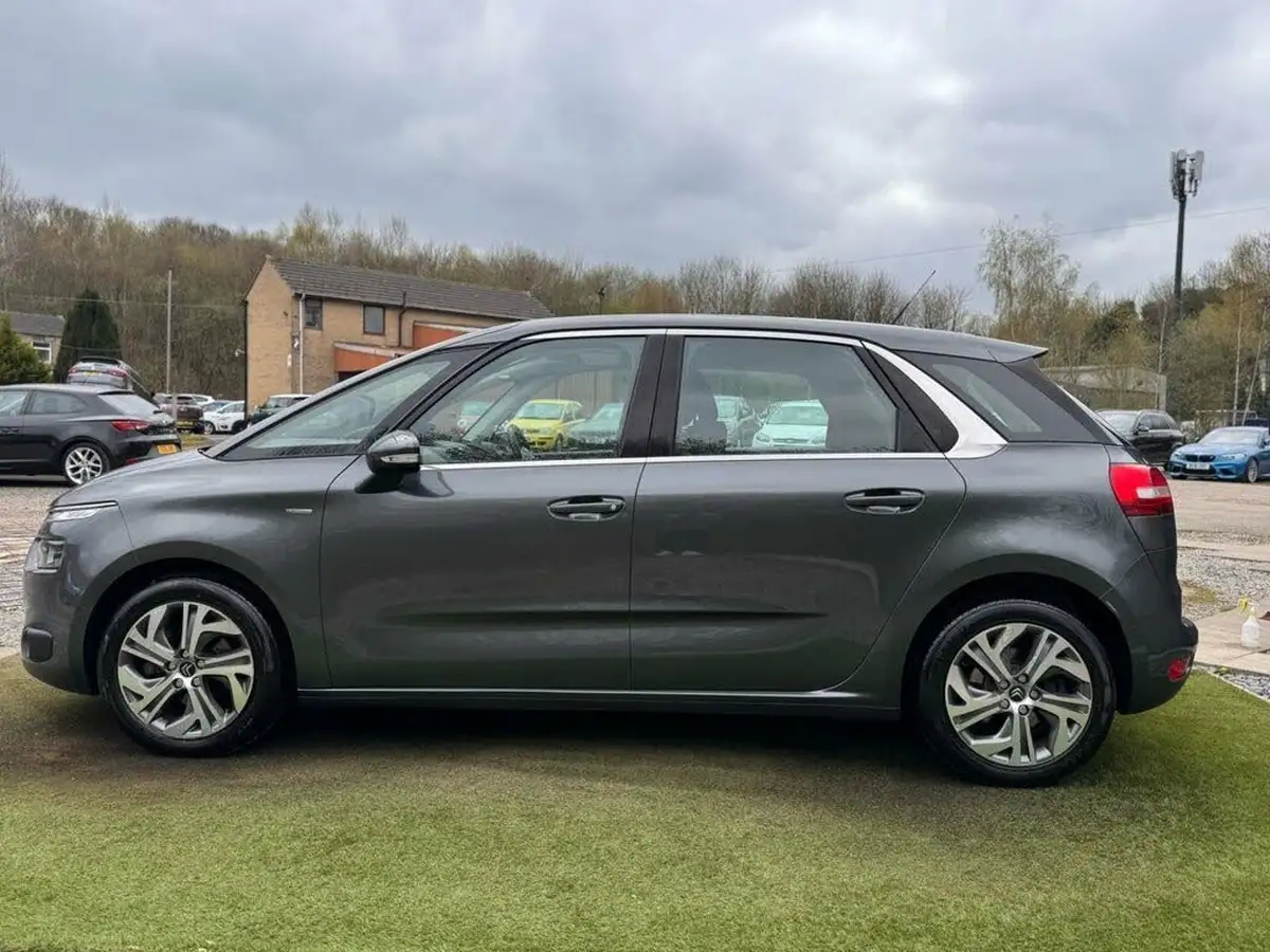 2015-citroen-c4-picasso-16bluehdi-exclusive-eat6-big-8