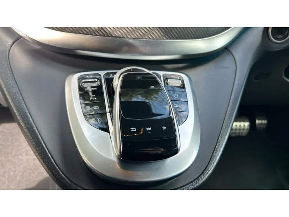 2020-mercedes-benz-v-class-20d-v300d-amg-line-extra-long-big-12