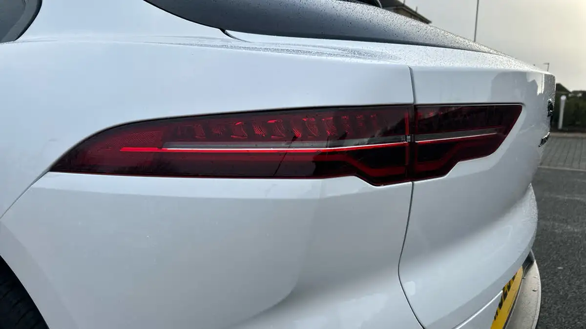 2023-jaguar-i-pace-ev400-r-dynamic-hse-black-big-18