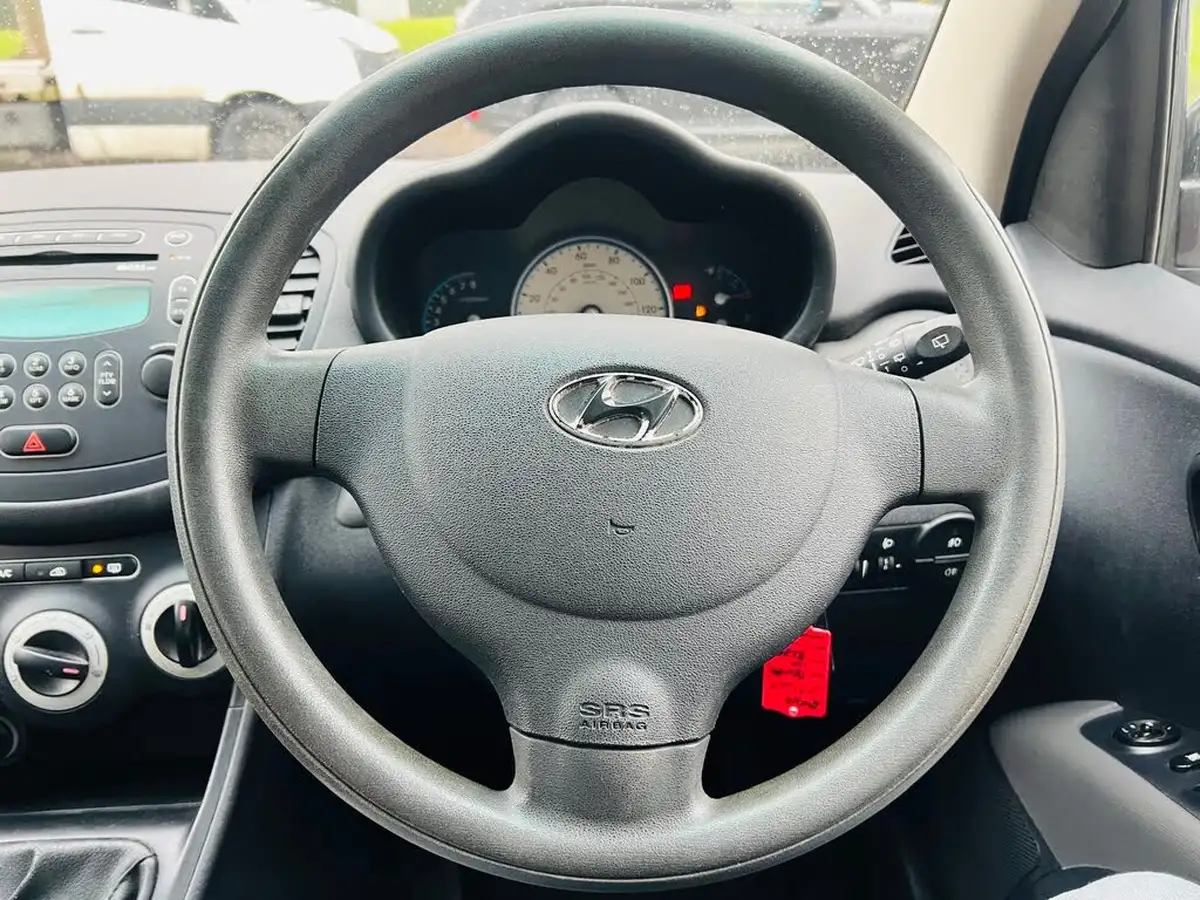 2010-hyundai-i10-12-comfort-76bhp-big-30