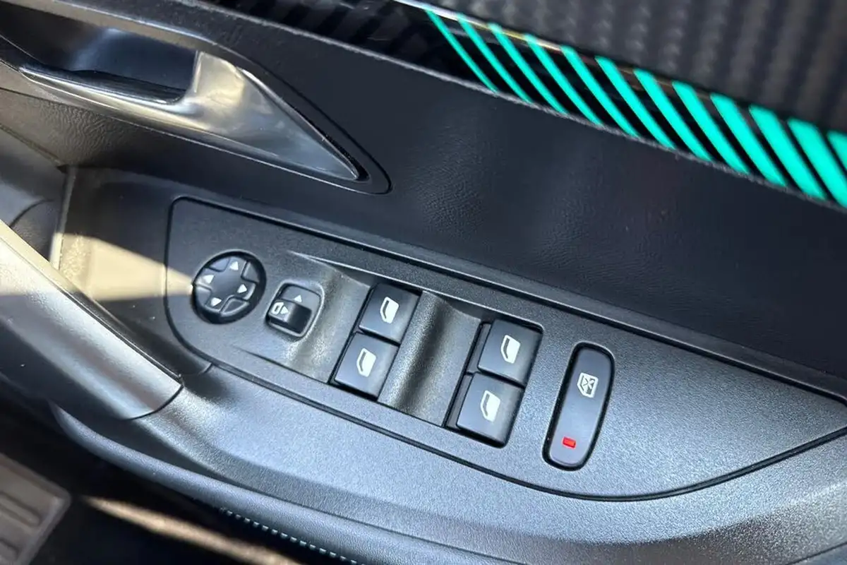 2021-peugeot-2008-suv-12-puretech-allure-130bhp-big-41
