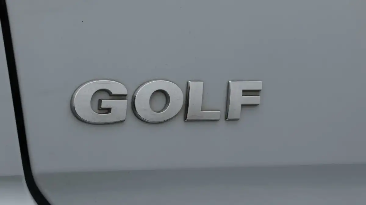 2018-volkswagen-golf-10-tsi-se-115ps-hatchback-5d-big-21
