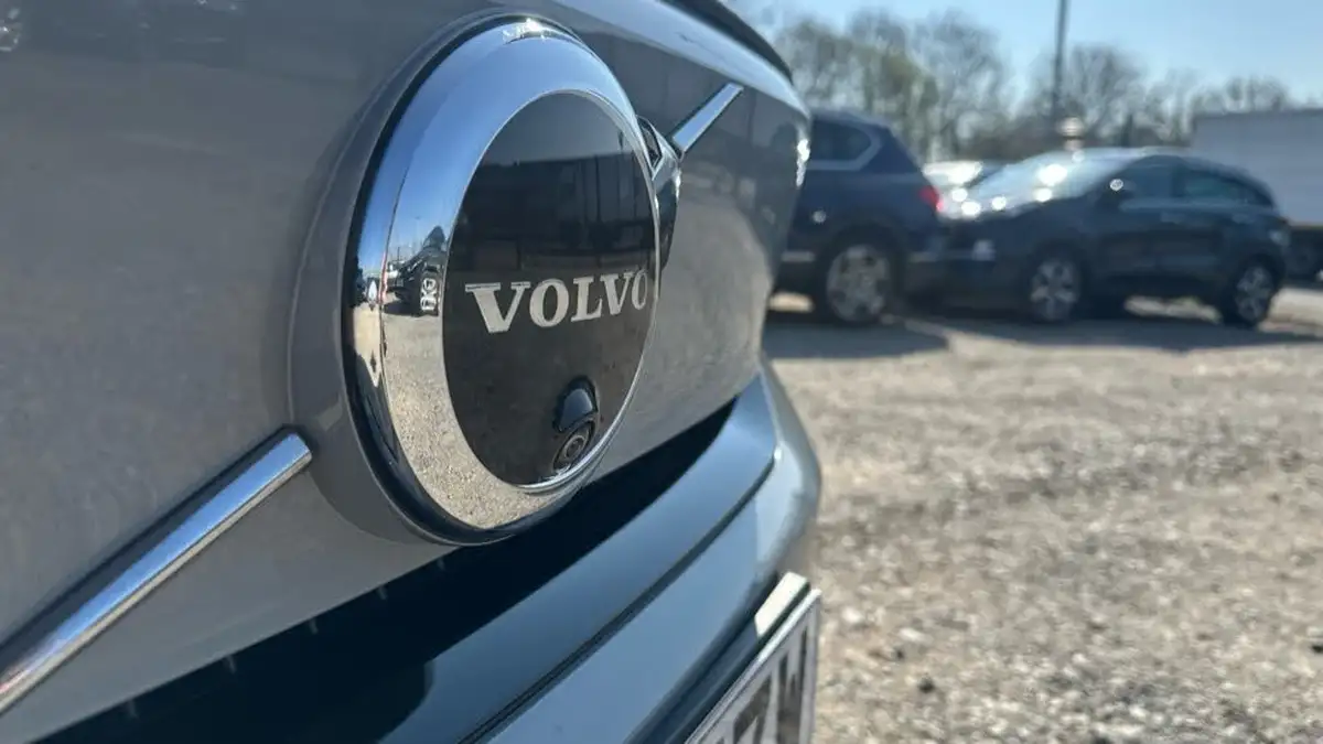 2025-volvo-ex40-e-ultra-big-21
