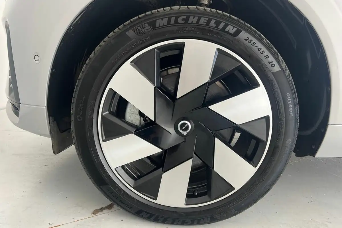 2024-volvo-xc60-20-b5-plus-big-4