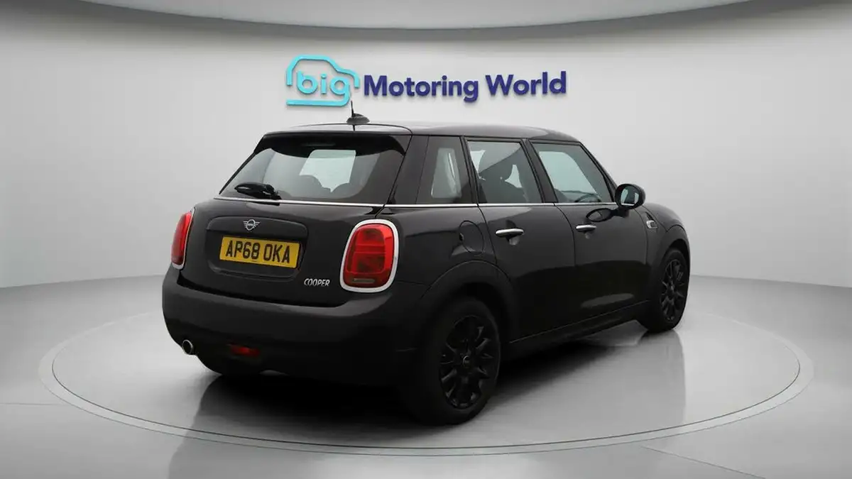2018-mini-cooper-15-cooper-classic-ss-hatchback-5d-big-7